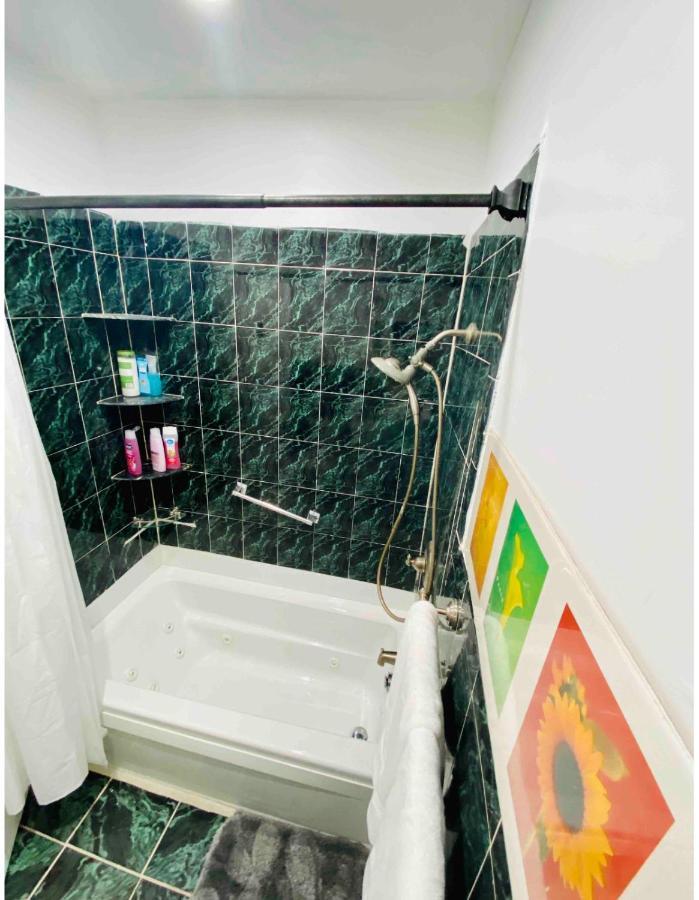 נורת' ברגן Room With Jacuzzi, Massage Seat, And Parking Space, The Best Choices!! מראה חיצוני תמונה