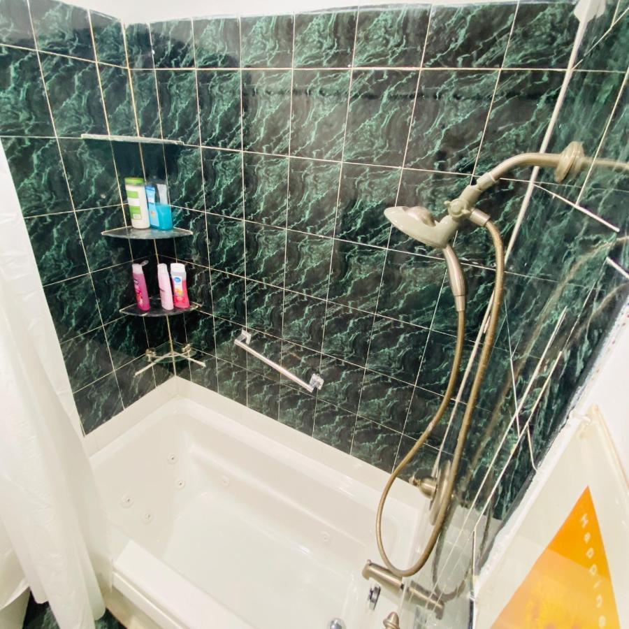 נורת' ברגן Room With Jacuzzi, Massage Seat, And Parking Space, The Best Choices!! מראה חיצוני תמונה